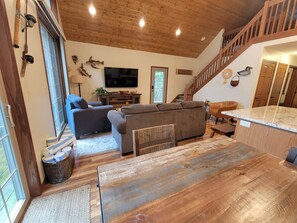 TV - Fish Lake Escape with Hot Tub & Pontoon Rental (Hancock)