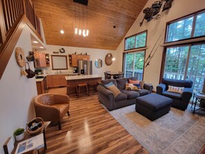 TV - Fish Lake Escape with Hot Tub & Pontoon Rental (Hancock)