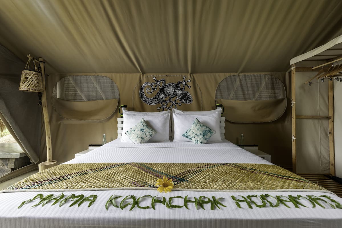 Luxury Tent, Mountain View | Desk, bed sheets
