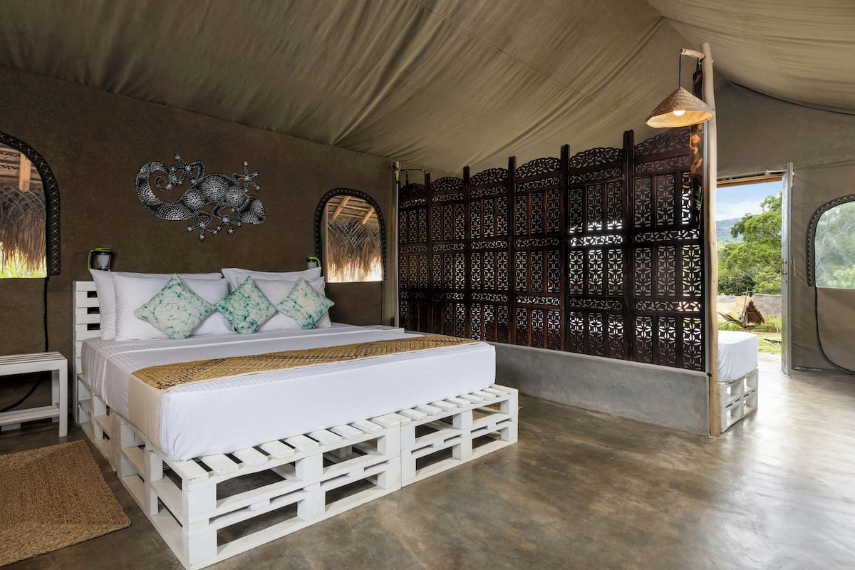 Deluxe Quadruple Room | Desk, bed sheets