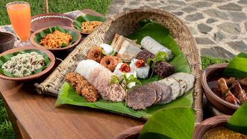 Komplett frokost hver dag (USD 25 per person)