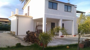 Apartment, 2 Bedrooms, Smoking, Patio | Exterior - Appartamento pt in Villa Falari - Clima - Wi-fi (Avola)