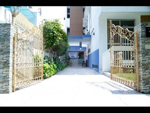 Quarto, vários quartos, para fumantes, terraço | Entrada da propriedade