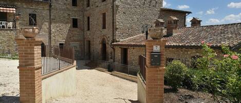 Chambre, 1 chambre, terrasse, vue piscine | Entrée de l’hébergement
