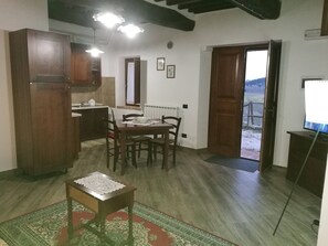 Departamento, 2 habitaciones | Área de sala de estar