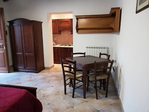 Apartment, 1 Bedroom | Dining room