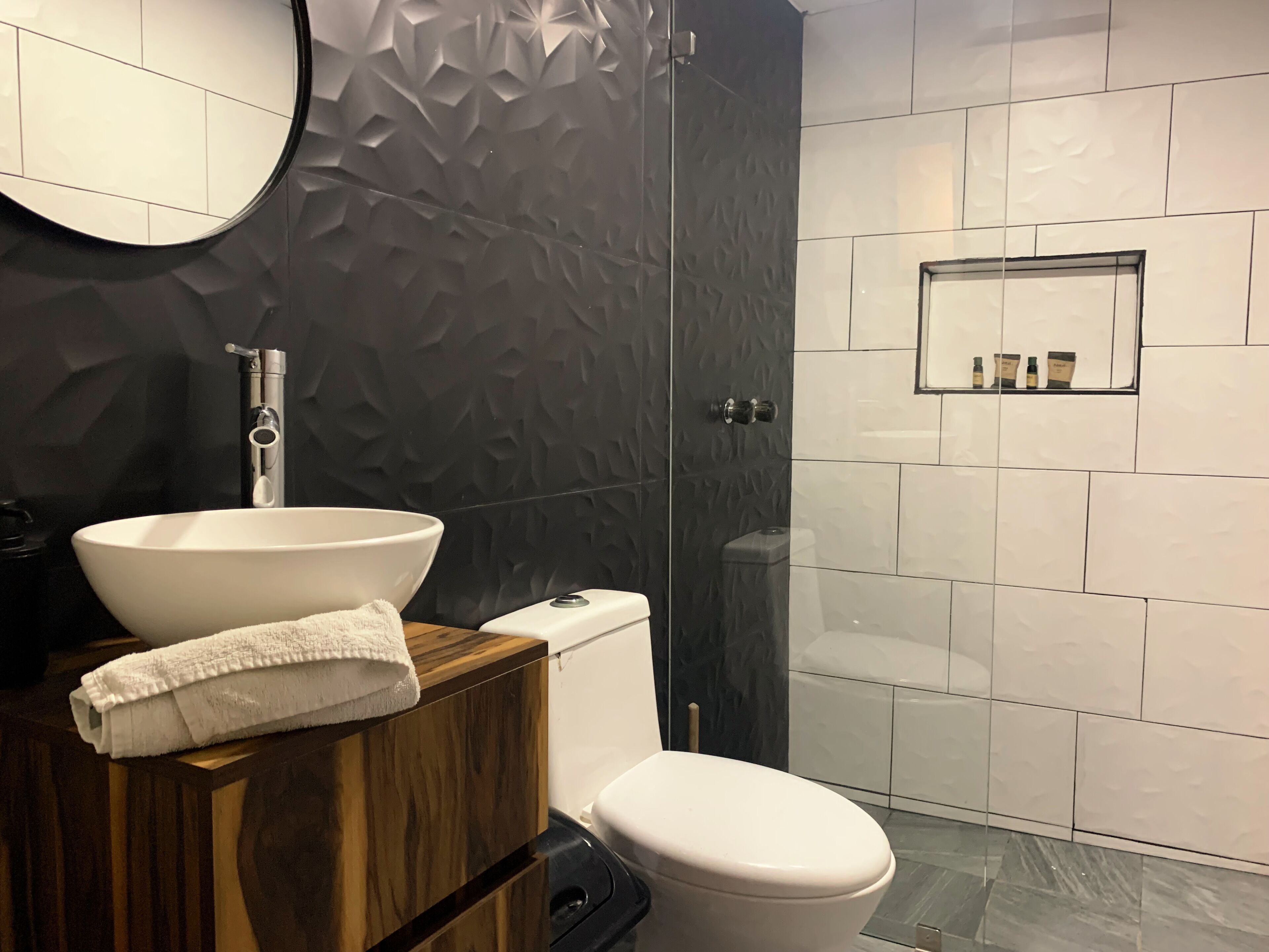 House, 1 Bedroom, Smoking, Terrace | Bathroom amenities | Soap, shampoo