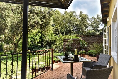 Lavender Tree Spacious Cottage for 2-3 People