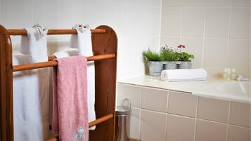 House, 1 Bedroom, Terrace, Garden View | Bathroom