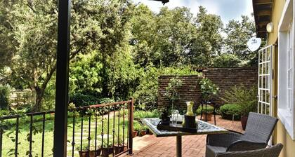 Lavender Tree Spacious Cottage for 2-3 People