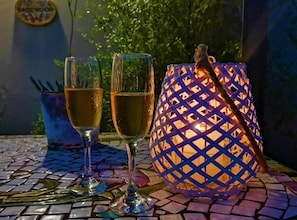 Ferienhaus, Terrasse, Gartenblick | Essen und Trinken