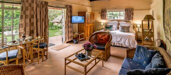 Charming Yellowwood Cottage for 2 People in Spacious Garden!