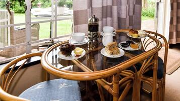 House, 1 Bedroom, Terrace, Garden View | Dining room