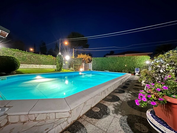 Outdoor pool - Deluxe Dependance Living Roo-deluxe Soggiorno In Dependance Con Piscina Privata (San Giovanni la Punta)