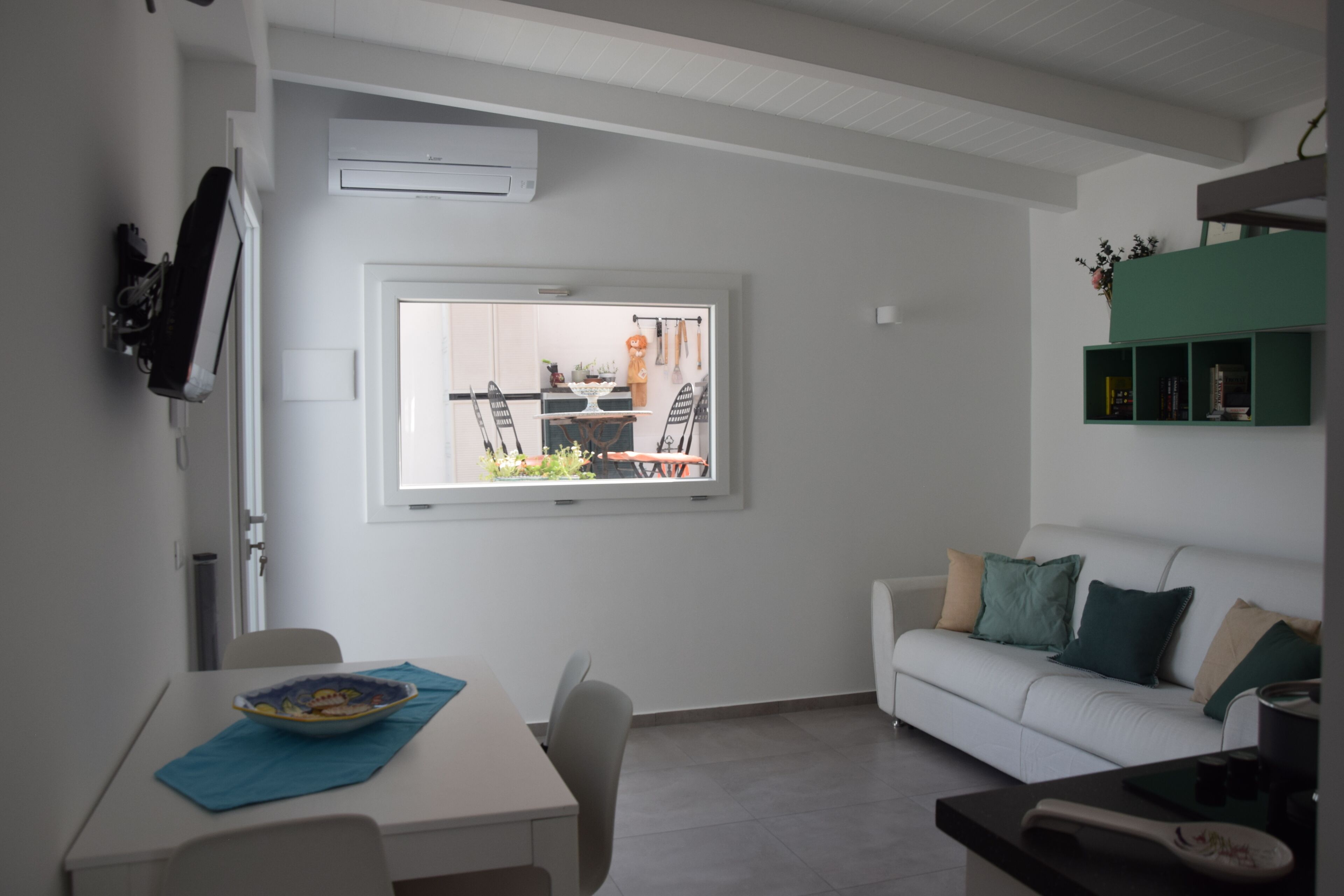 House, 1 Bedroom, Smoking, Private Pool | Living area | Books