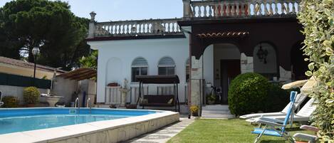 House, 1 Bedroom, Smoking, Private Pool | Garden