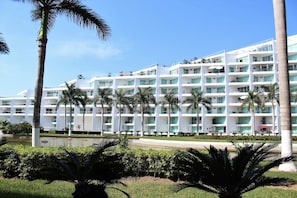 Apartment, 1 Bedroom, Smoking, Patio | Front of property
