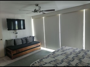 Apartment, 1 Bedroom, Smoking, Patio | 1 bedroom, bed sheets