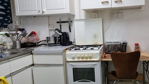 Unclassified image, 4 of 6, button - Double Bedroom in Flat Share for Rent (London)