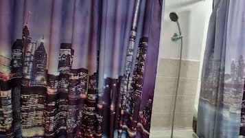 Room, 1 Bedroom | Bathroom