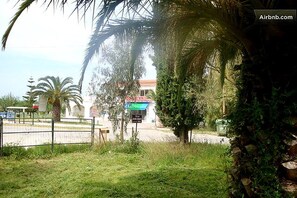 House, 2 Bedrooms, Smoking, Balcony | Property grounds