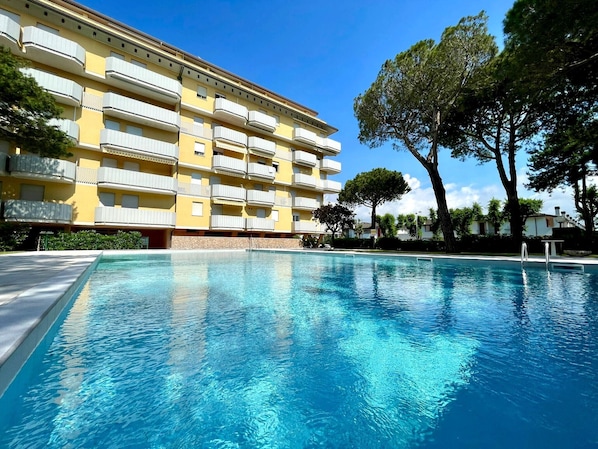 Apartment, 1 Schlafzimmer, Balkon, Stadtblick | Pool | Außenpool