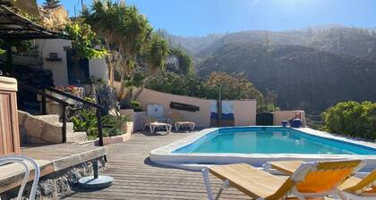 Cottage With 1 Bedroom, 2 Bathroom Heated Solar Pool, Sauna, Jacuzzi Garden