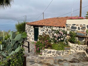 Property grounds - Cottage With 1 Bedroom, 2 Bathroom Heated Solar Pool, Sauna, Jacuzzi Garden (Guia de Isora)