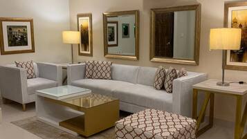 Apartemen, Boleh Merokok | Ruang keluarga