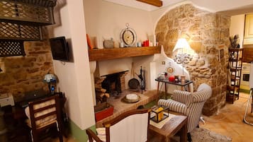 House, 3 Bedrooms, Balcony, Garden View | Interior