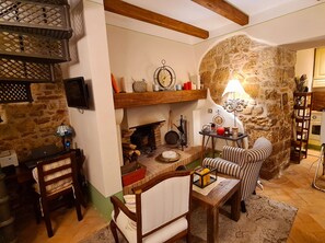 House, 3 Bedrooms, Balcony, Garden View | Interior - La Terrazza, Historic Tuscan Stone Residence With Garden and Terrace in Cetona (Cetona)