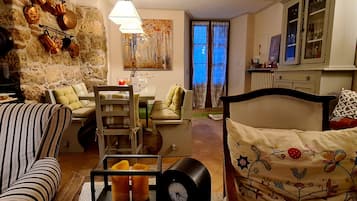 House, 3 Bedrooms, Balcony, Garden View | Dining