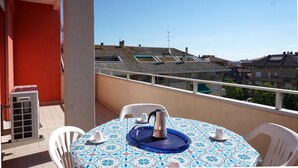 Apartment, 1 Bedroom, Balcony, City View | Balkoni