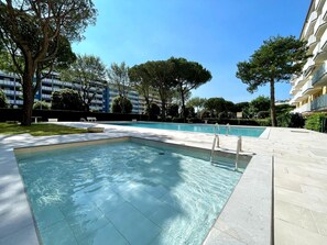 Apartment, 2 Schlafzimmer, Balkon, Stadtblick | Pool | Außenpool
