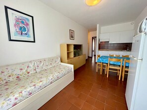 Apartment, 2 Bedrooms, Balcony | Dining room