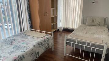 Room, 1 Bedroom, Fireplace | 1 bedroom