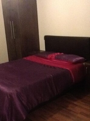 Room, 1 Bedroom, Fireplace | 1 bedroom