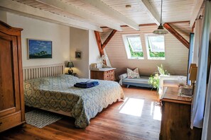 5 bedrooms, iron/ironing board, travel crib, free WiFi