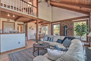 TV, Netflix, streaming services - Lovettsville Cottage in Heart of Wine Country (Lovettsville)