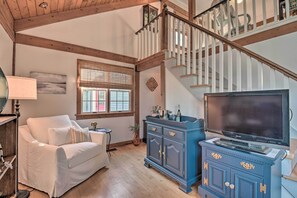 TV, Netflix, streaming services - Lovettsville Cottage in Heart of Wine Country (Lovettsville)