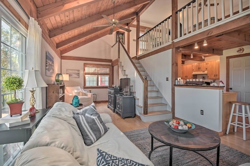 Lovettsville Cottage in Heart of Wine Country