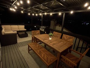 Outdoor dining - Modern Spacious Home with Epic Lake Views (Seattle)