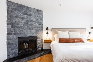 3 bedrooms, desk, Internet, bed sheets - Park Avenue Gem, Steps to Town Lift, Restaurants, Shopping, Main Street, Common Hot Tub! (Park City)