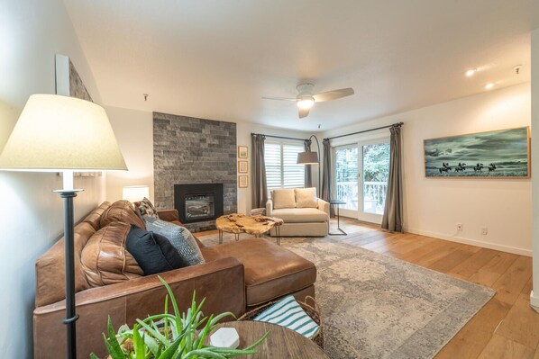 TV, fireplace - Park Avenue Gem, Steps to Town Lift, Restaurants, Shopping, Main Street, Common Hot Tub! (Park City)