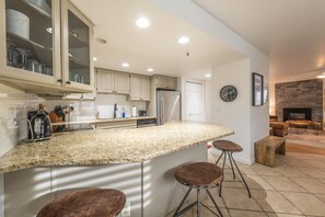 Fridge, microwave, oven, stovetop - Park Avenue Gem, Steps to Town Lift, Restaurants, Shopping, Main Street, Common Hot Tub! (Park City)