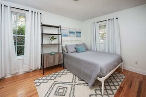 2 bedrooms, in-room safe, desk, iron/ironing board