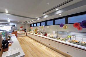 Daily buffet breakfast (JPY 1400 per person)