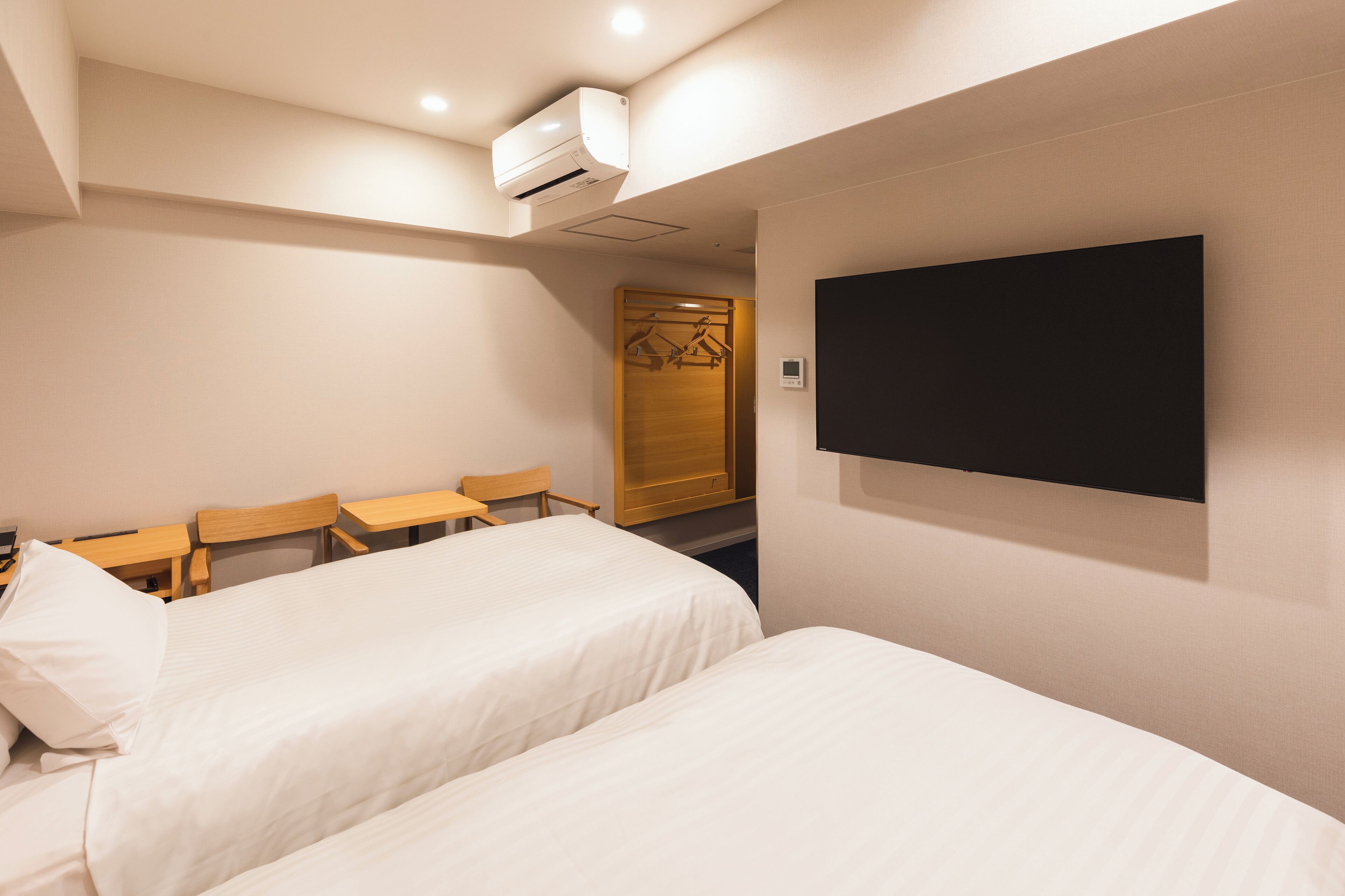 twin room, non smoking | 1 bedroom, down duvets, desk, blackout curtains