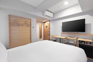 Down duvets, desk, blackout curtains, soundproofing