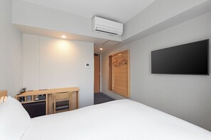 Double Room, Non Smoking | Down comforters, desk, blackout drapes, soundproofing